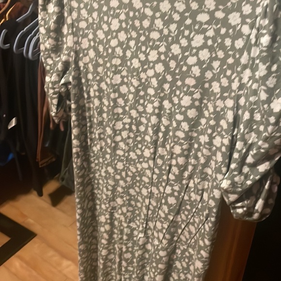 Free People Green & White Floral Midi, open back. Flattering waist & sleeves. - Picture 5 of 6